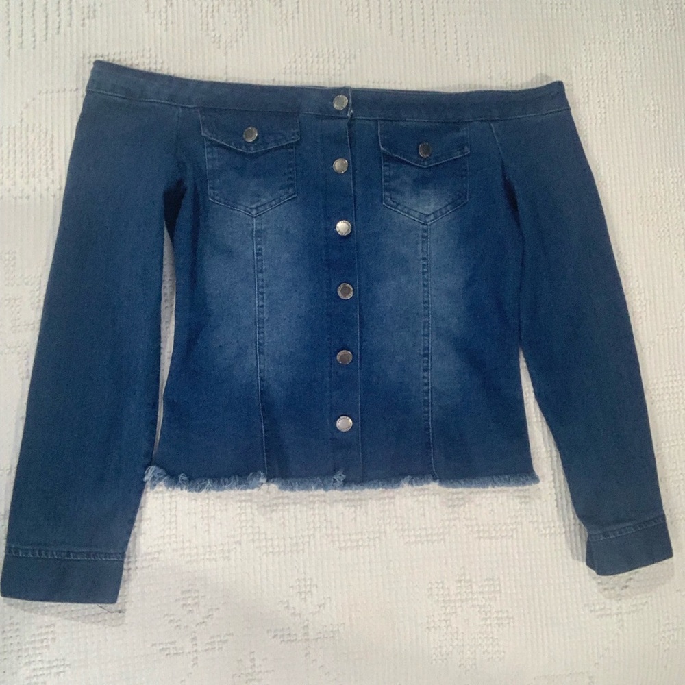 Women’s off the shoulder button up